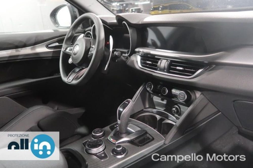 Alfa Romeo Stelvio nuova a Venezia (14)