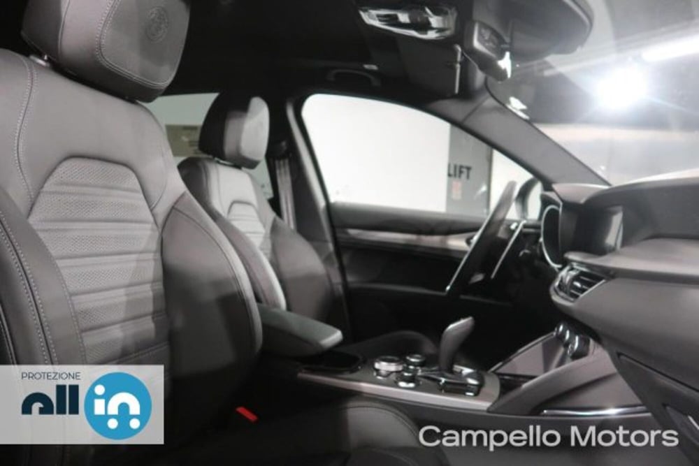 Alfa Romeo Stelvio nuova a Venezia (15)