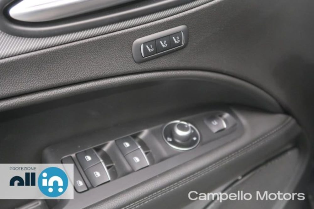 Alfa Romeo Stelvio nuova a Venezia (18)