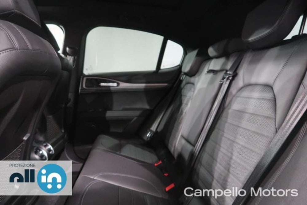 Alfa Romeo Stelvio nuova a Venezia (6)