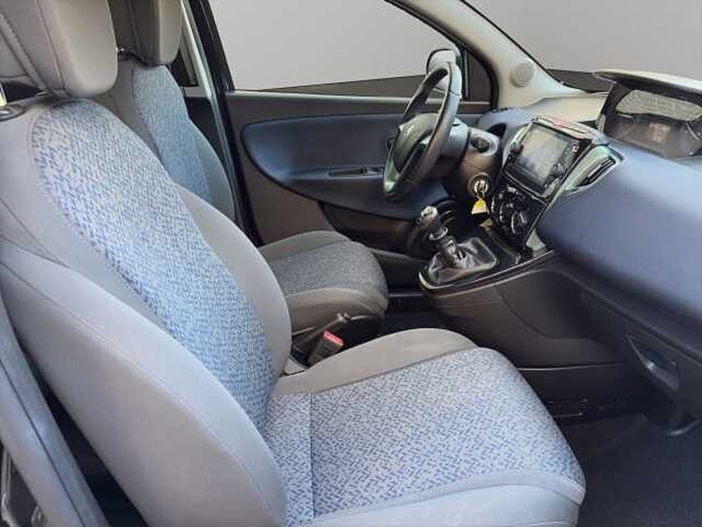 Lancia Ypsilon usata a Vibo Valentia (10)