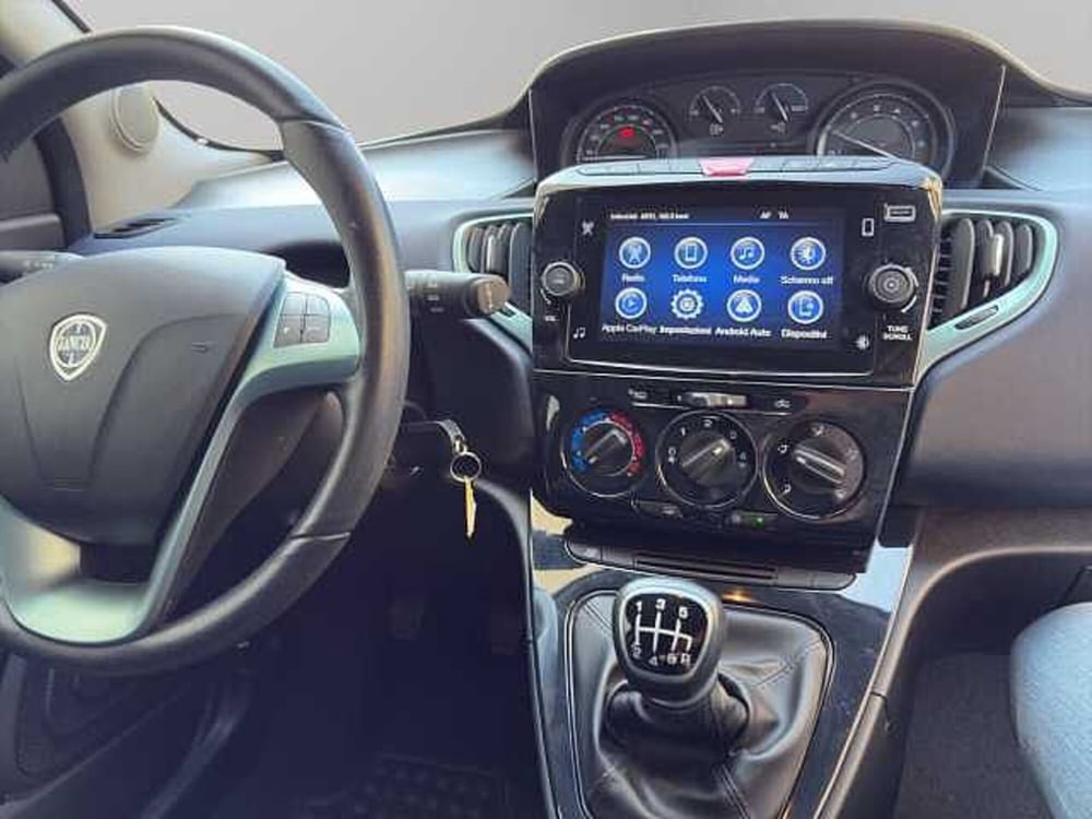 Lancia Ypsilon usata a Vibo Valentia (14)