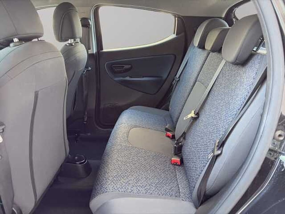 Lancia Ypsilon usata a Vibo Valentia (16)