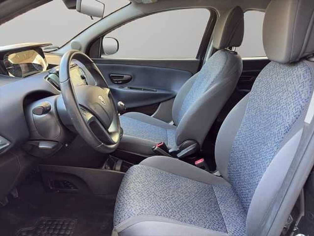 Lancia Ypsilon usata a Vibo Valentia (9)