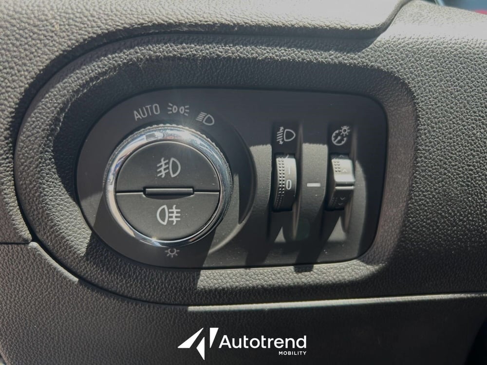 Opel Grandland X usata a Bari (16)