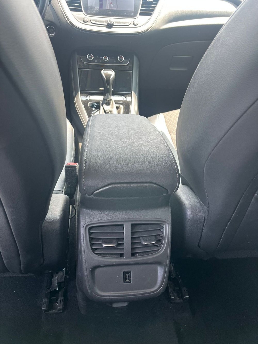 Opel Grandland X usata a Milano (15)