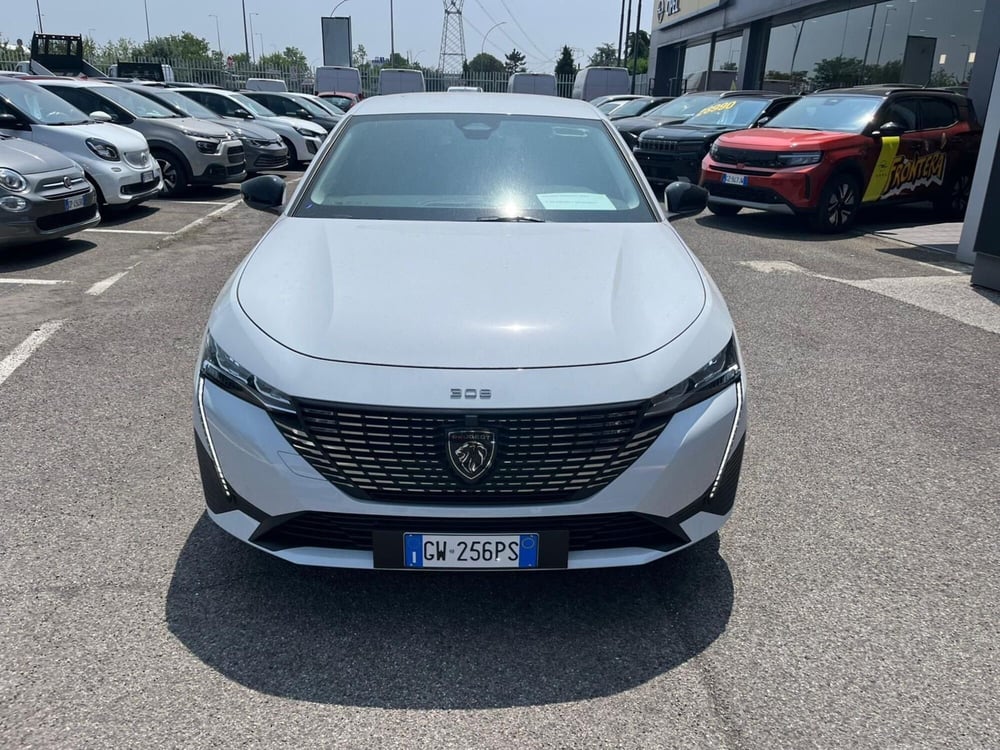 Peugeot 308 nuova a Milano (2)