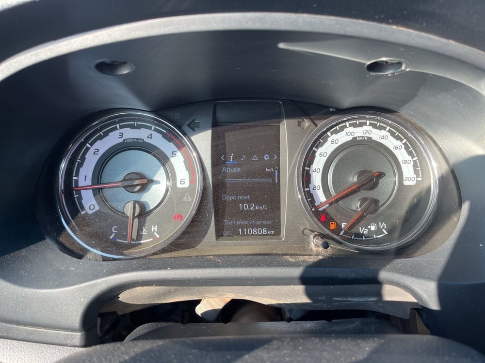 Toyota Hilux usata a Ragusa (11)