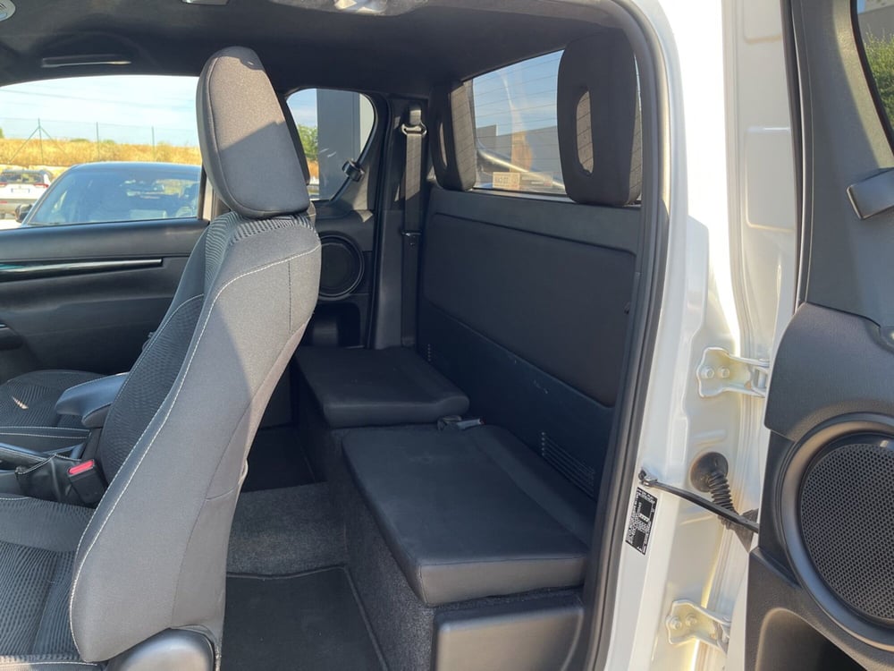 Toyota Hilux usata a Ragusa (7)