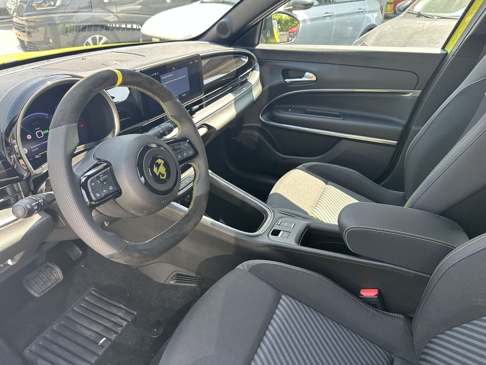 Abarth 600e nuova a Reggio Emilia (7)