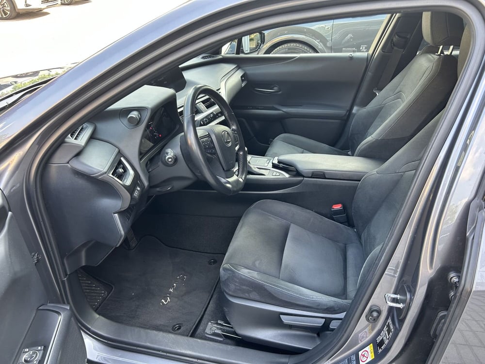 Lexus UX usata a Bologna (8)