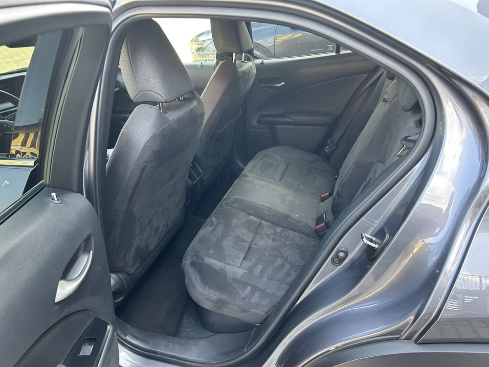 Lexus UX usata a Bologna (9)