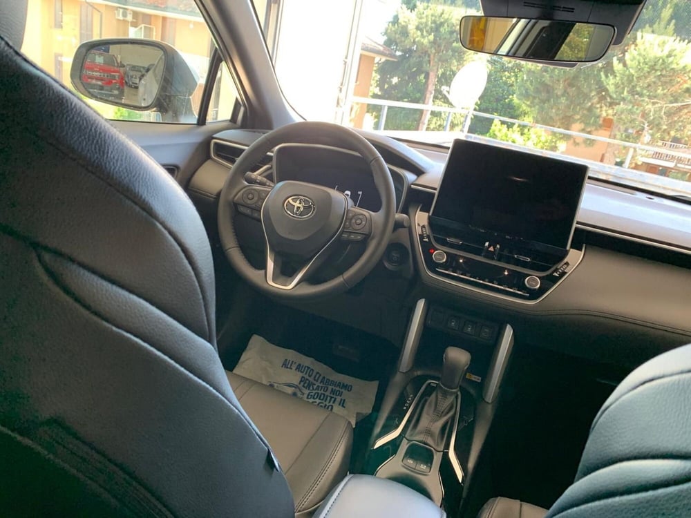 Toyota Corolla Cross Hybrid nuova a Milano (10)