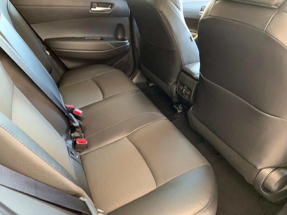 Toyota Corolla Cross Hybrid nuova a Milano (13)