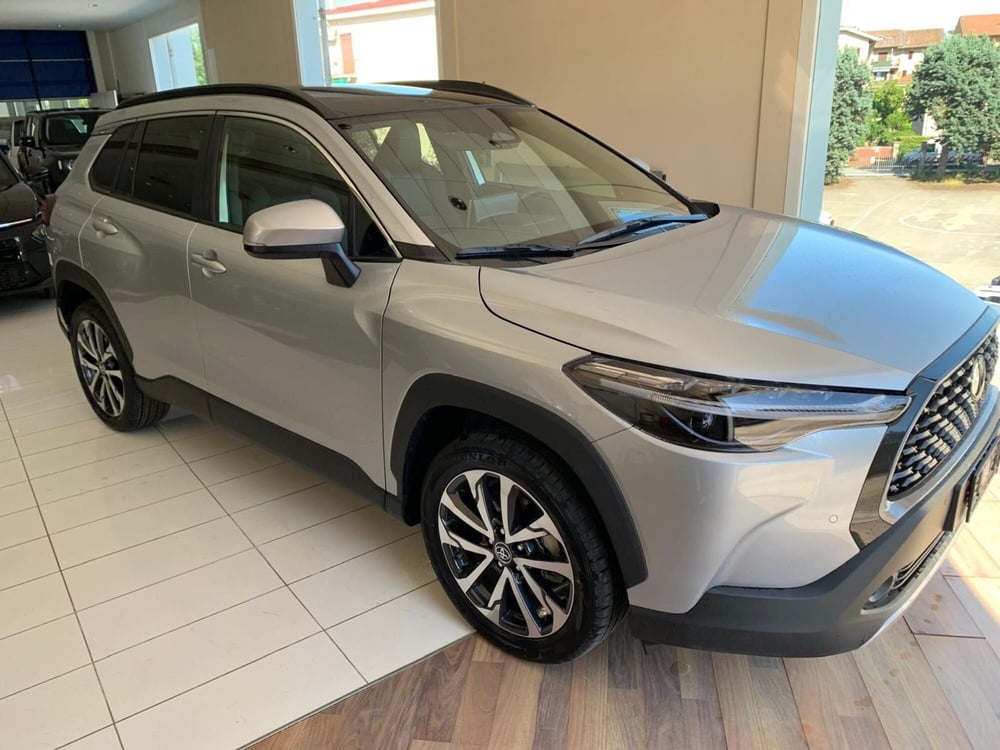 Toyota Corolla Cross Hybrid nuova a Milano (2)