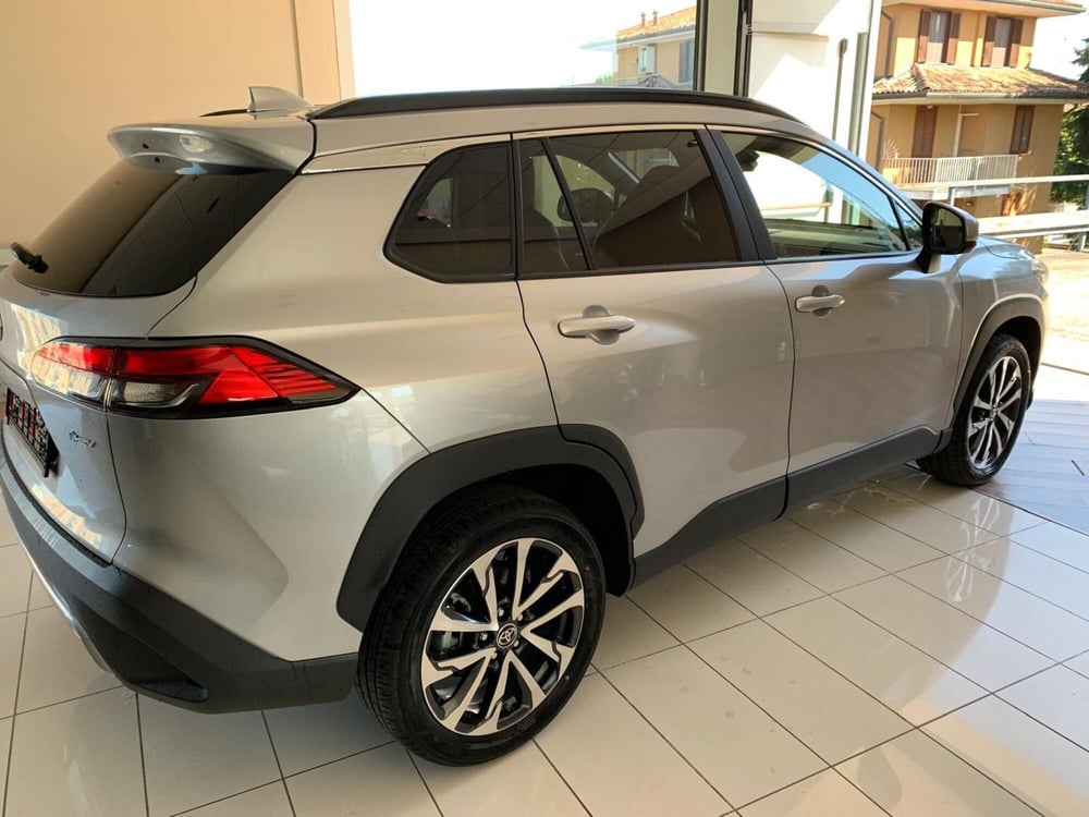 Toyota Corolla Cross Hybrid nuova a Milano (3)
