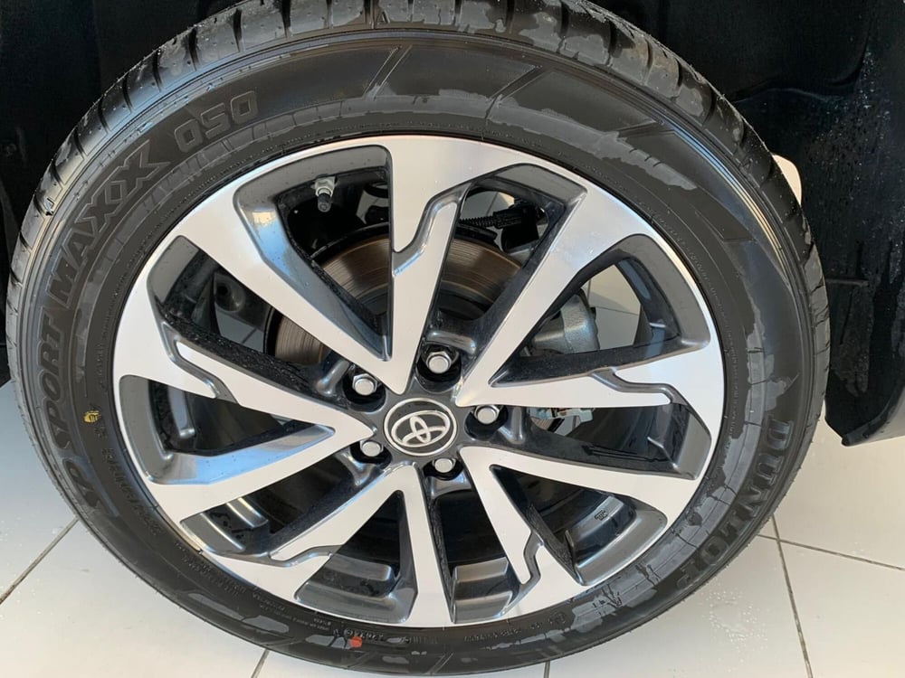 Toyota Corolla Cross Hybrid nuova a Milano (8)