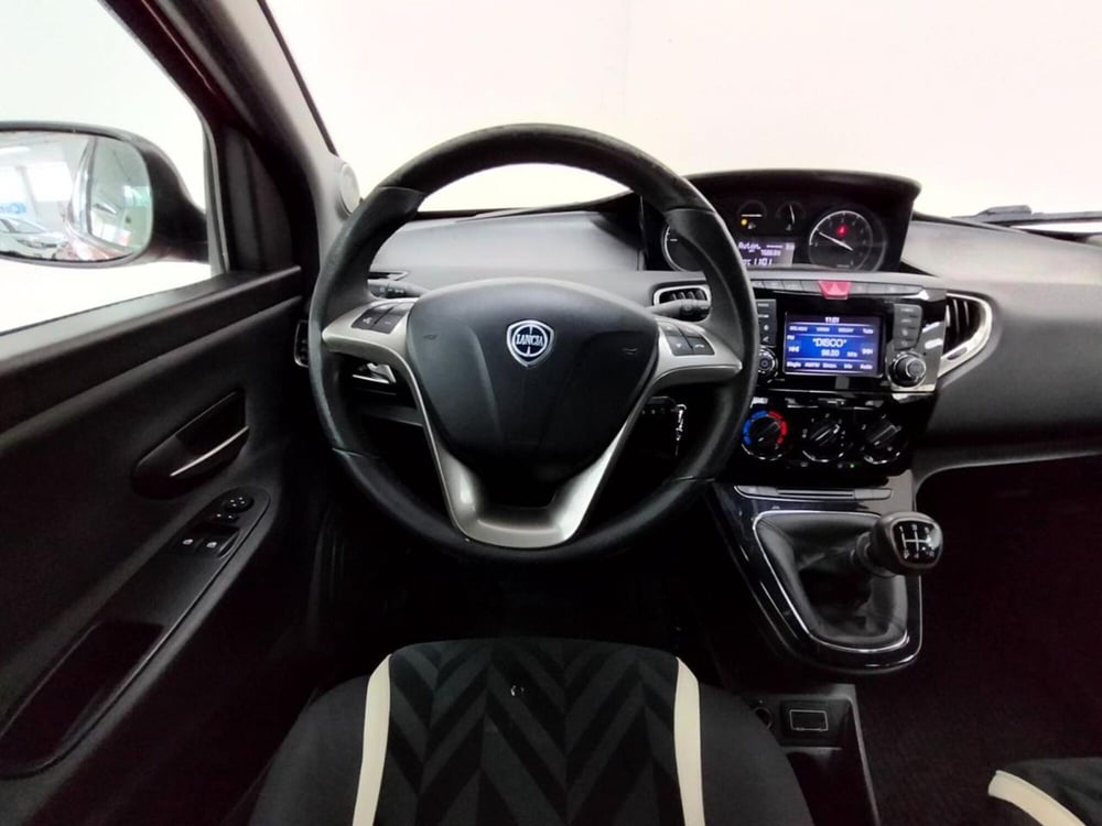 Lancia Ypsilon usata a Como (10)