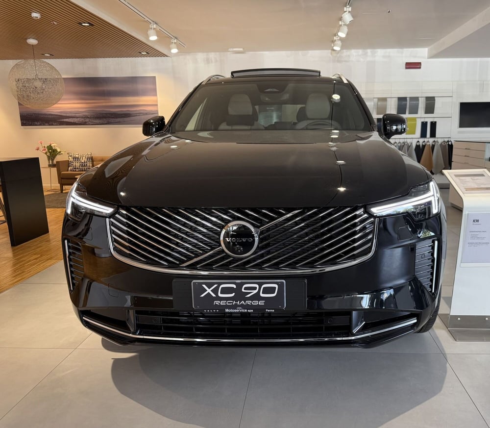 Volvo XC90 nuova a Parma (2)