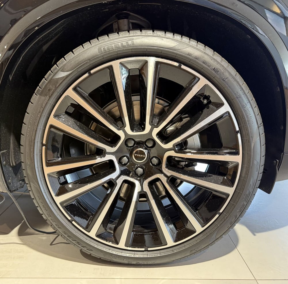 Volvo XC90 nuova a Parma (3)