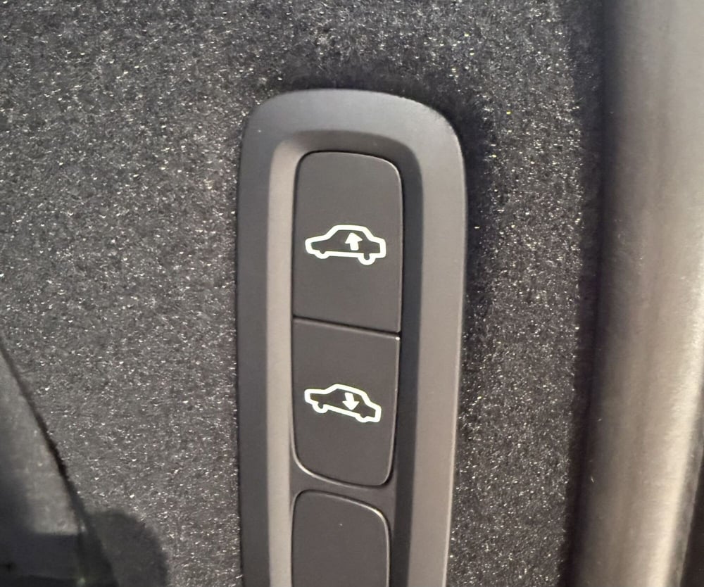Volvo XC90 nuova a Parma (9)
