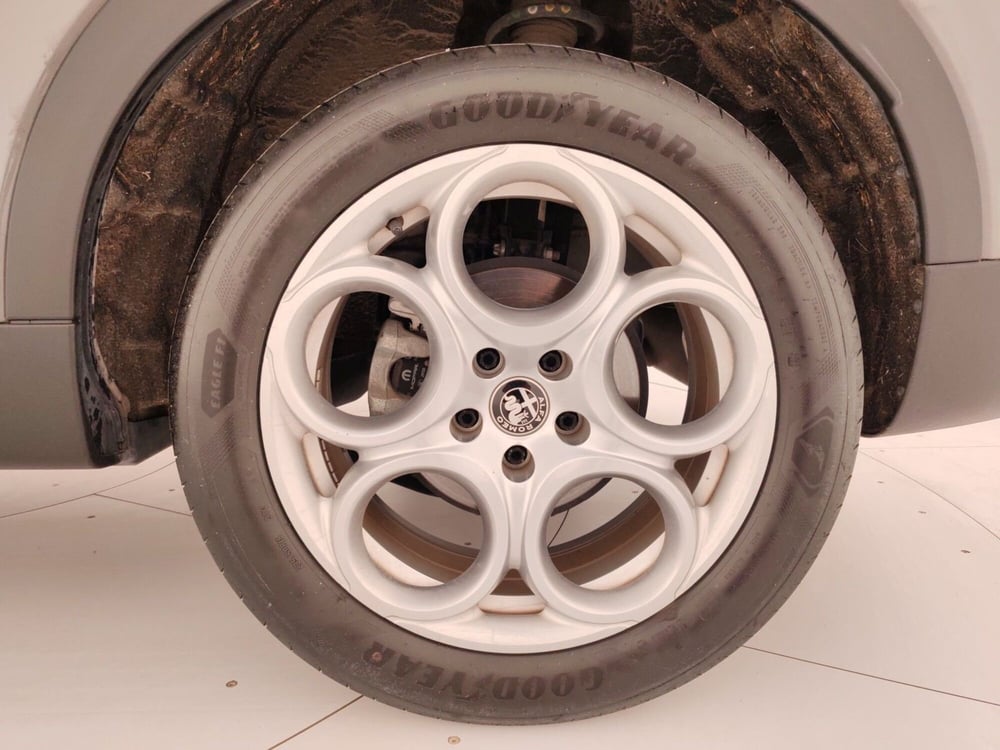 Alfa Romeo Tonale usata a Massa-Carrara (6)