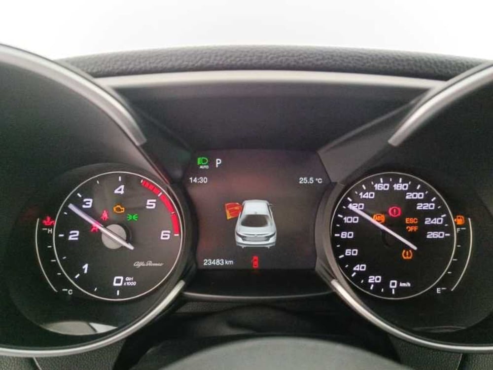 Alfa Romeo Giulia usata a Treviso (15)