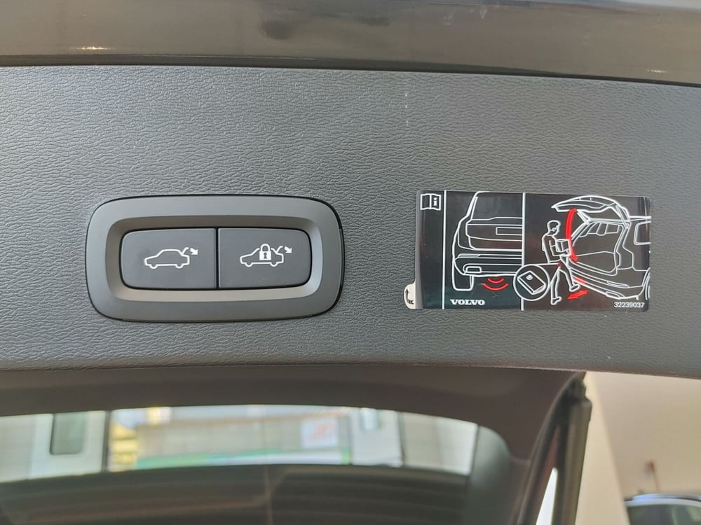 Volvo XC40 usata a Vercelli (9)
