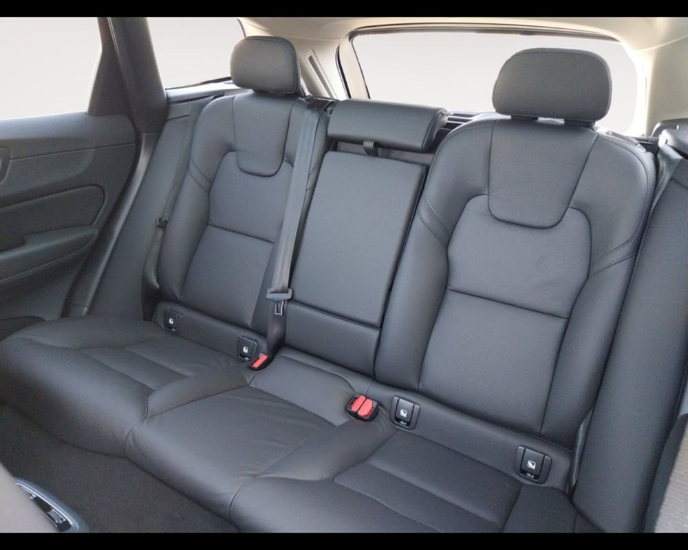 Volvo XC60 nuova a Ravenna (14)