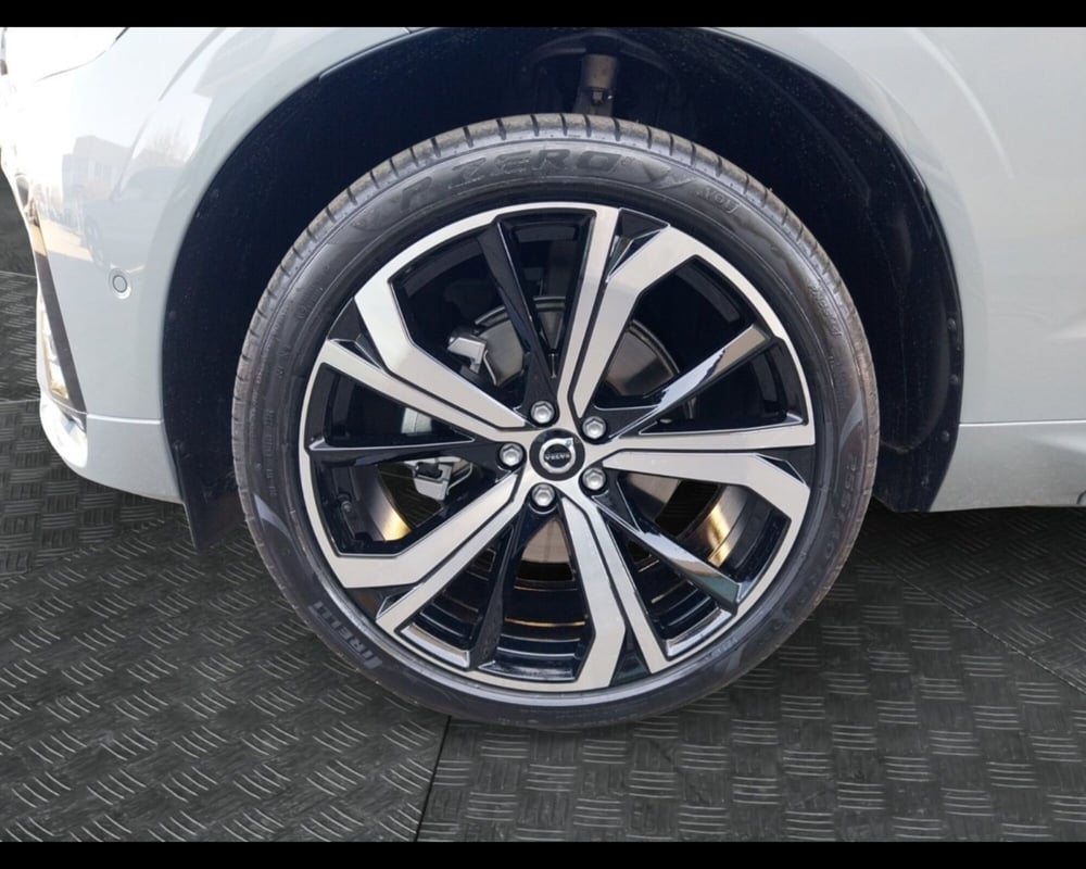 Volvo XC60 nuova a Ravenna (15)