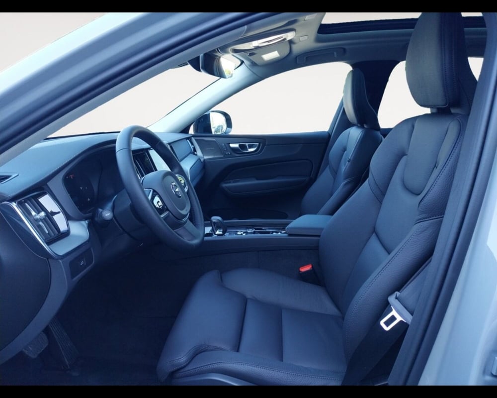 Volvo XC60 nuova a Ravenna (9)