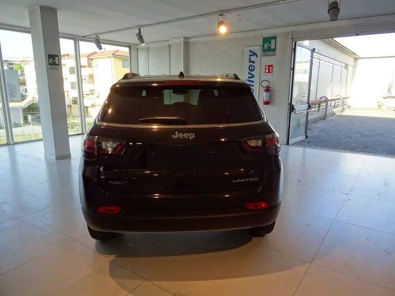 Jeep Compass nuova a Lucca (4)