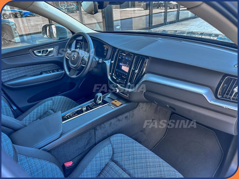 Volvo XC60 nuova a Milano (13)