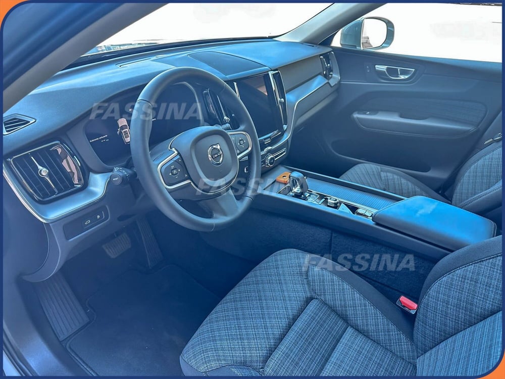 Volvo XC60 nuova a Milano (8)