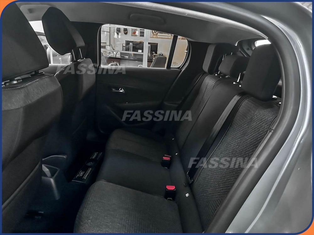 Peugeot 208 nuova a Milano (11)