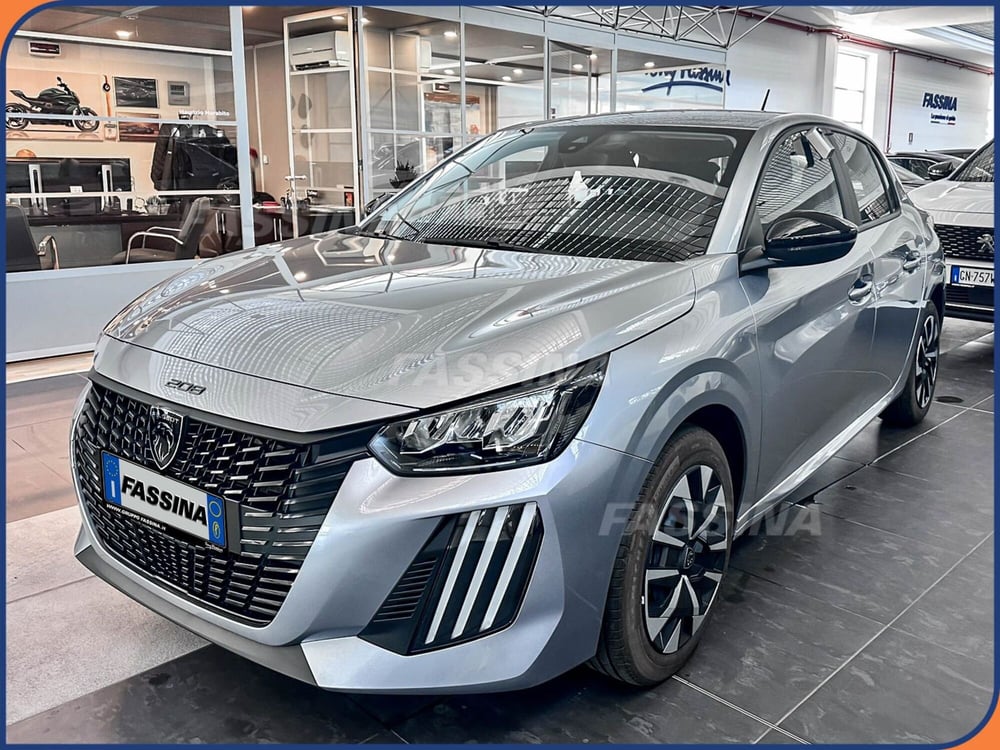 Peugeot 208 nuova a Milano (3)