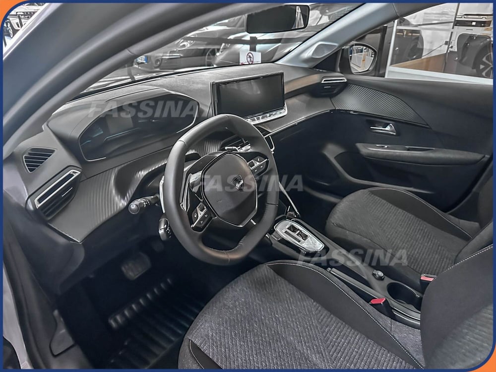 Peugeot 208 nuova a Milano (9)