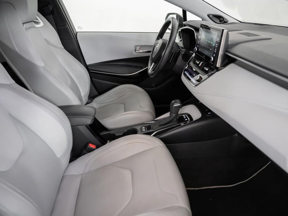 Toyota Corolla Touring Sports usata a Barletta-Andria-Trani (7)