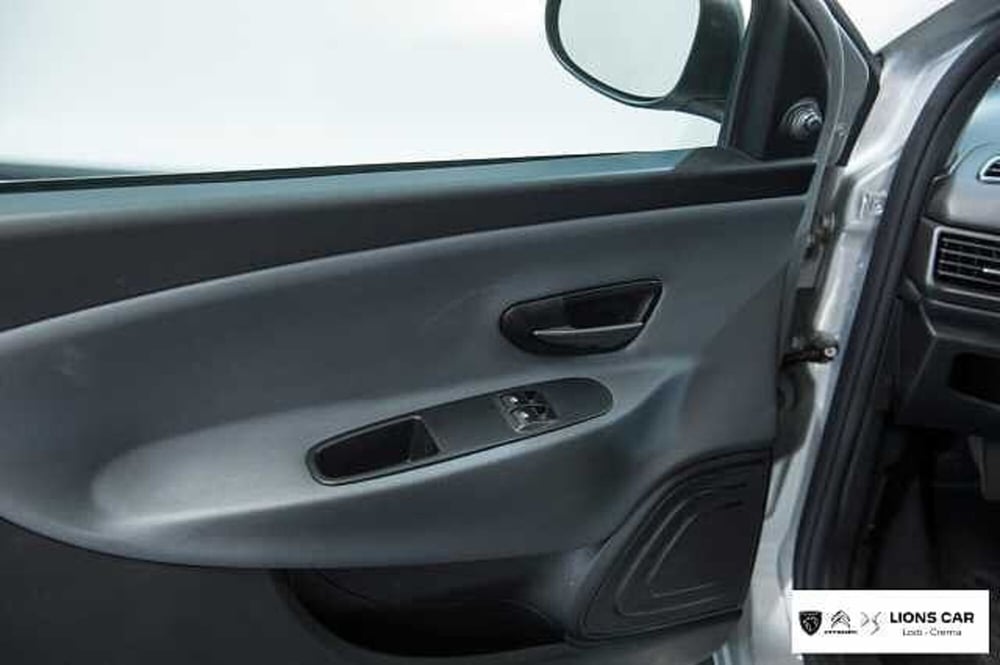 Lancia Ypsilon usata a Lodi (9)