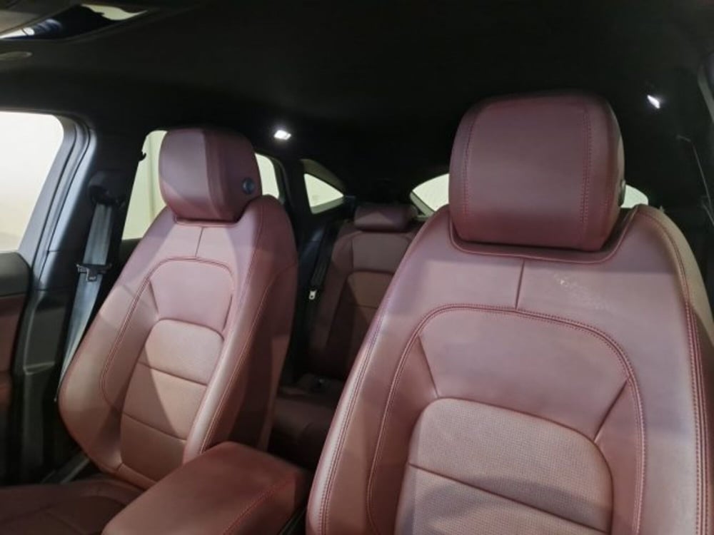 Jaguar E-Pace usata a Livorno (14)