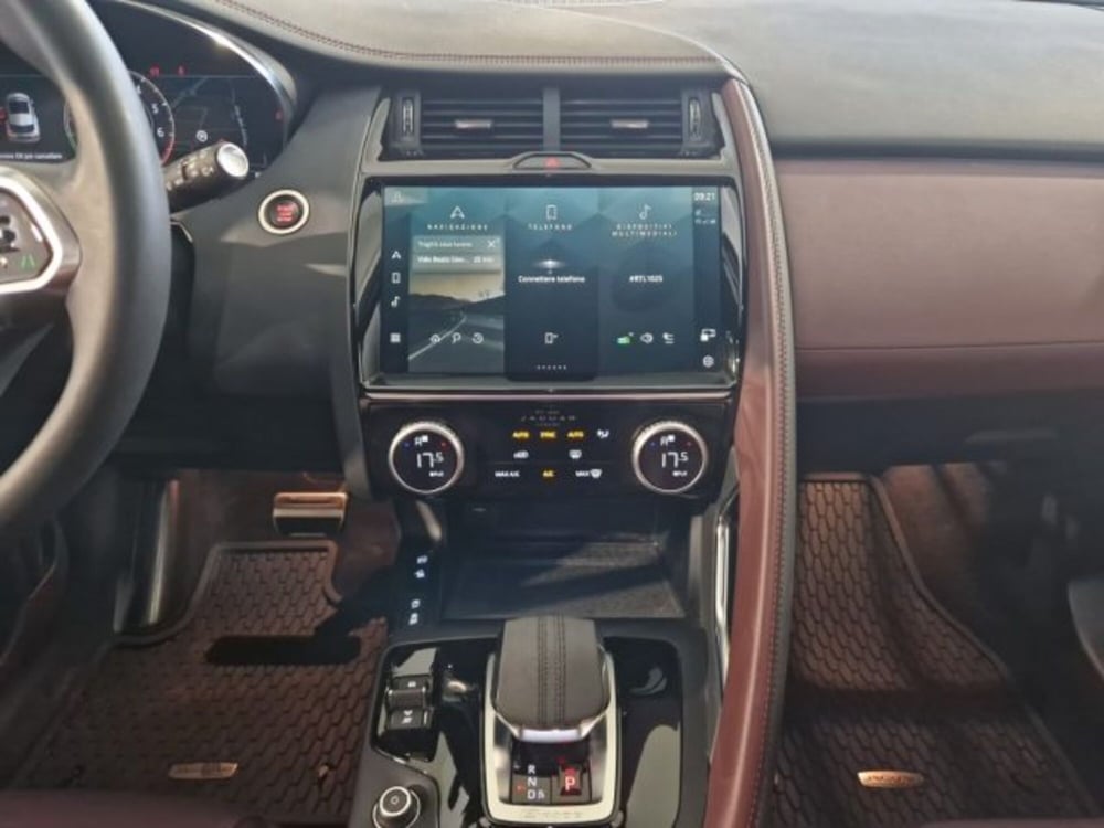 Jaguar E-Pace usata a Livorno (15)