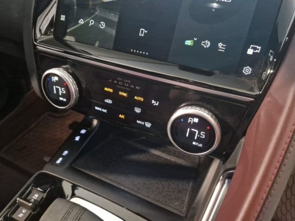Jaguar E-Pace usata a Livorno (19)