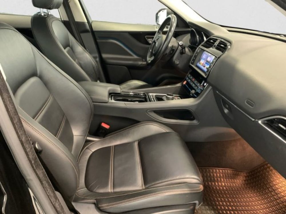 Jaguar F-Pace usata a Livorno (11)
