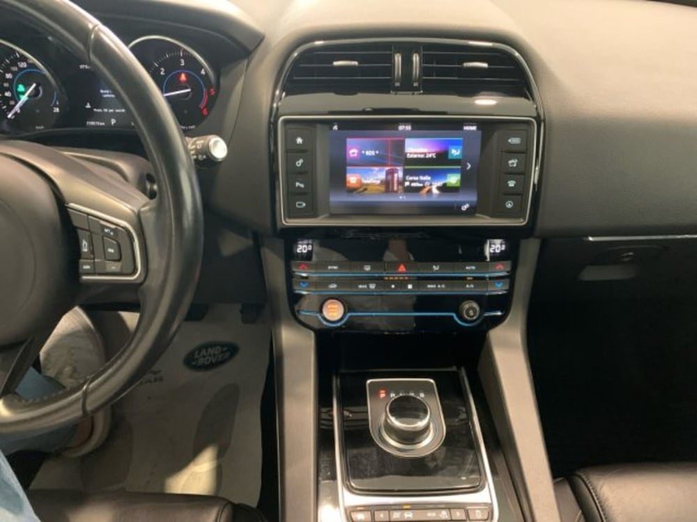 Jaguar F-Pace usata a Livorno (14)