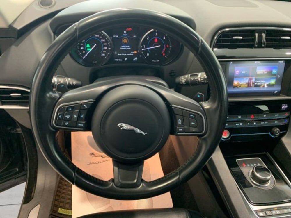 Jaguar F-Pace usata a Livorno (15)