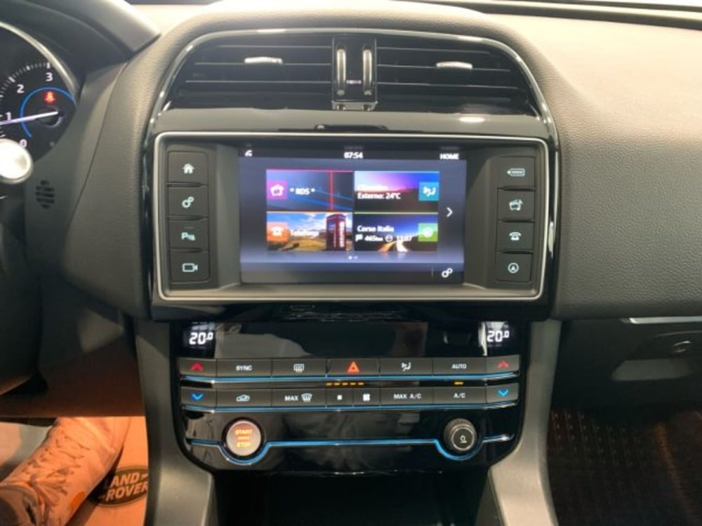 Jaguar F-Pace usata a Livorno (17)