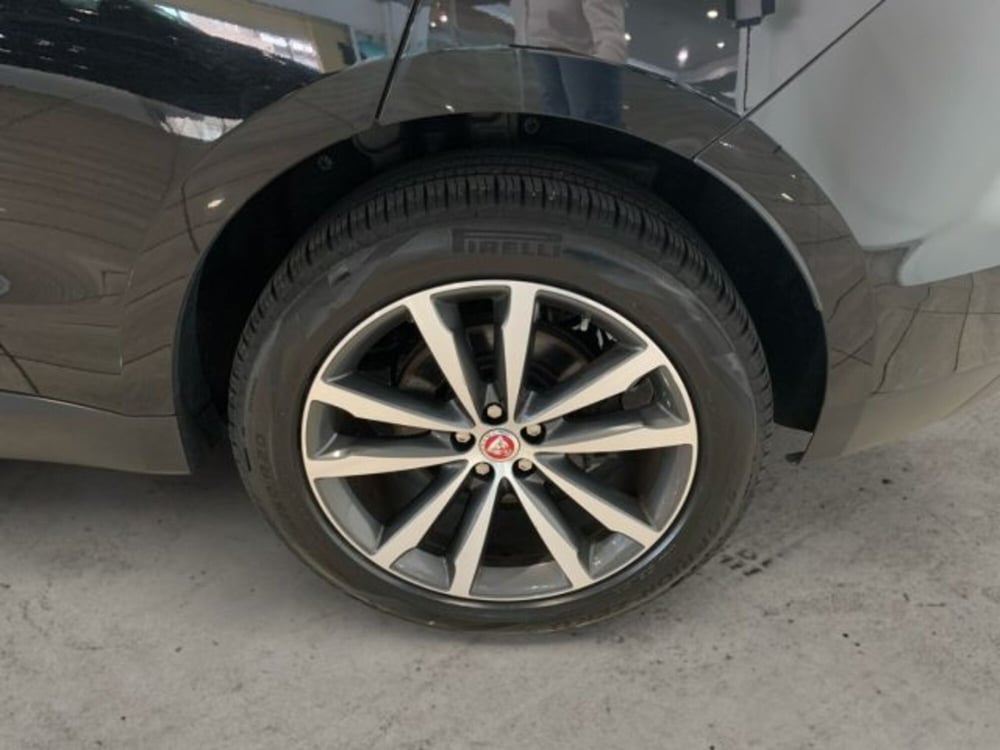 Jaguar F-Pace usata a Livorno (8)