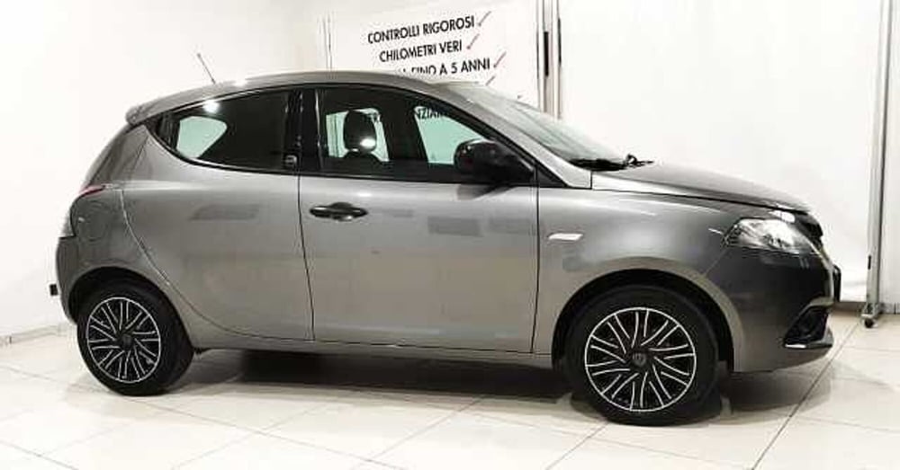 Lancia Ypsilon usata a Lecce (2)
