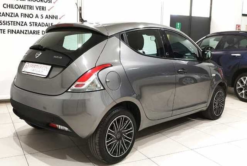 Lancia Ypsilon usata a Lecce (3)
