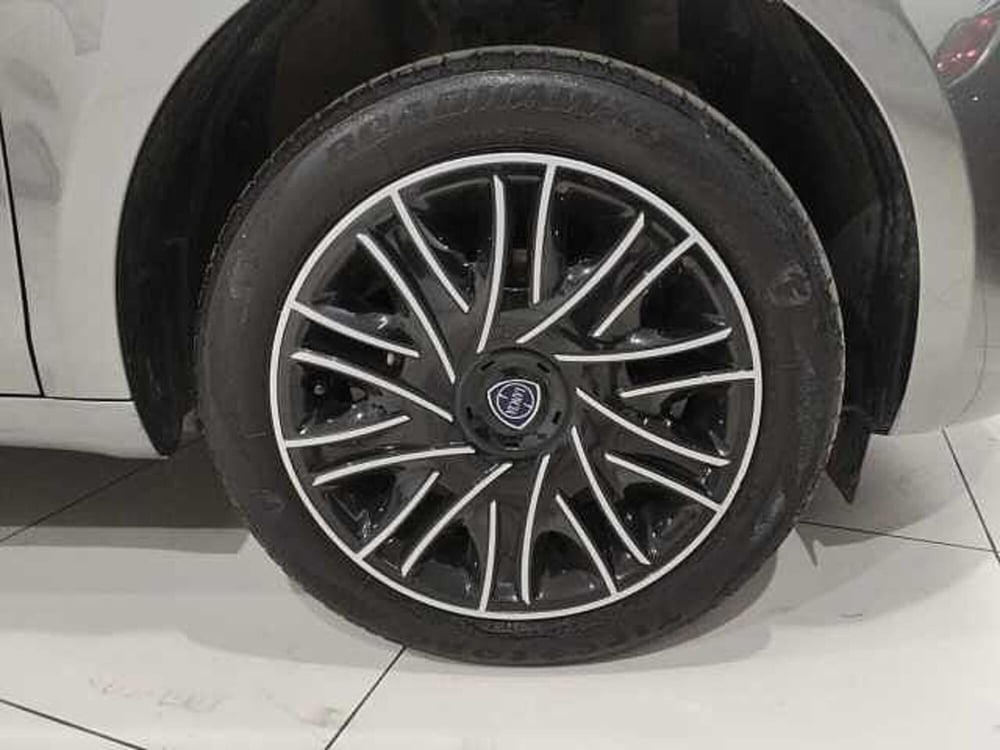 Lancia Ypsilon usata a Lecce (4)
